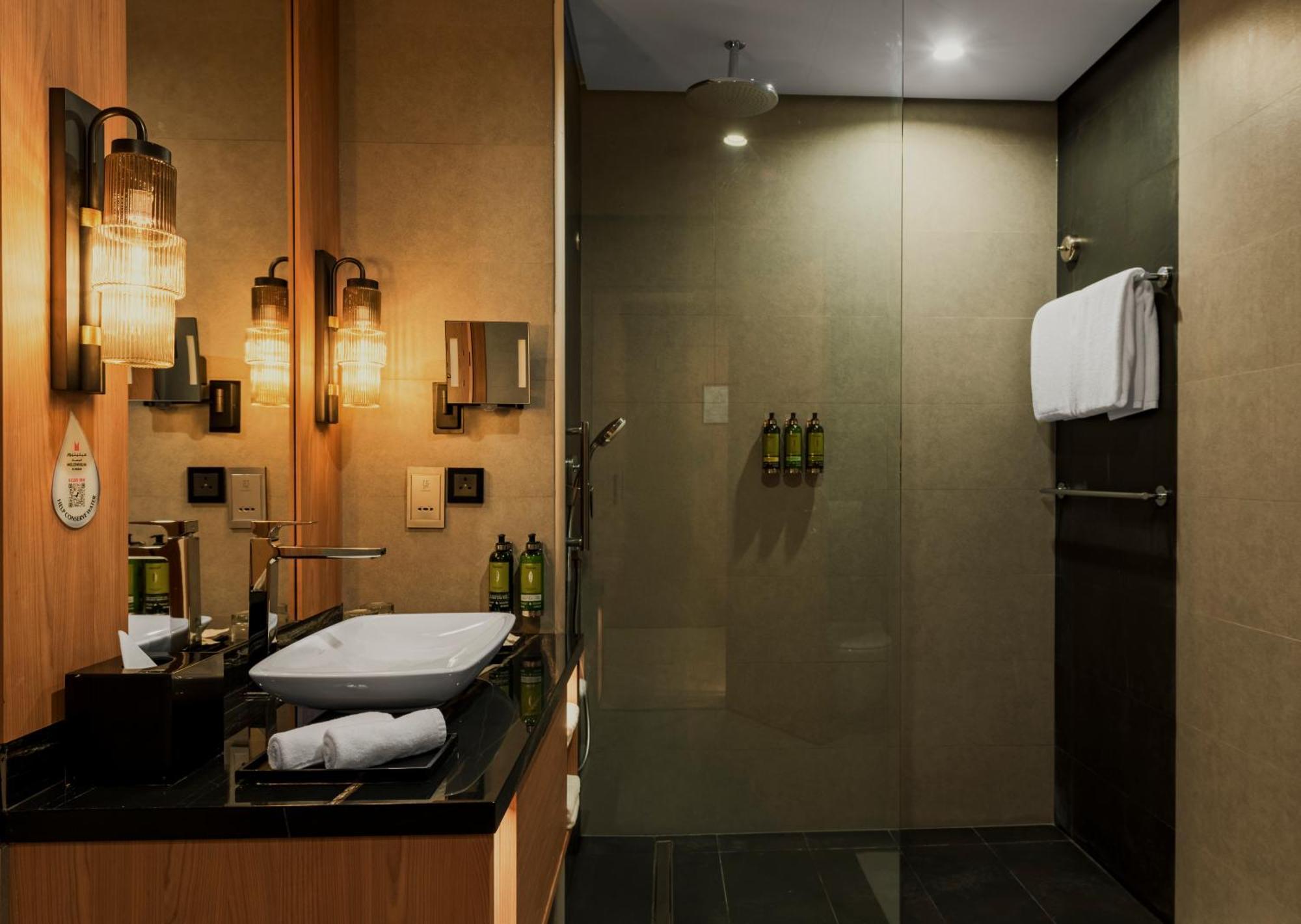Millennium Al Masar Hotel 5*